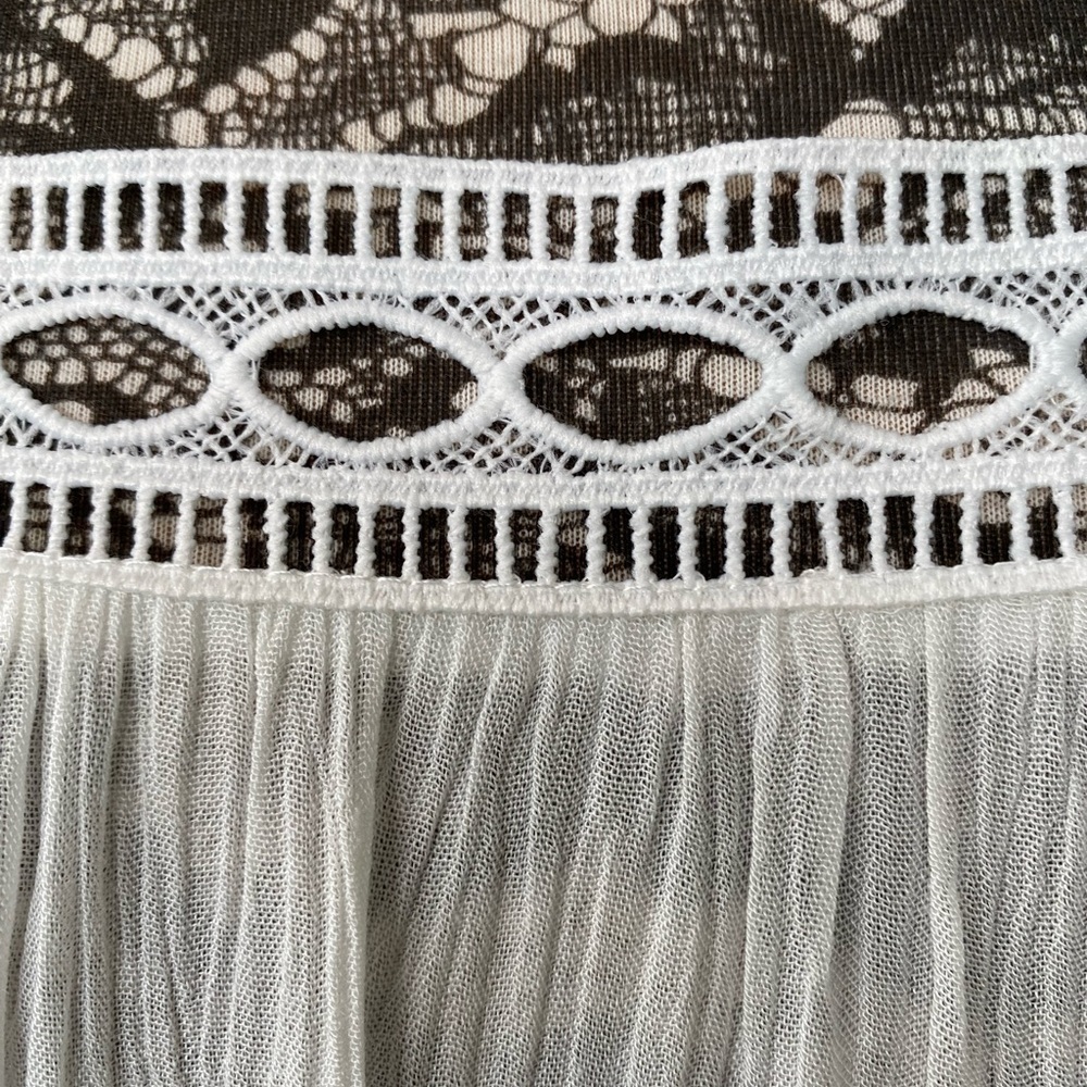 Elegant White Lace Trim Blouse by Andree Blue size Large - Picture 5 of 5